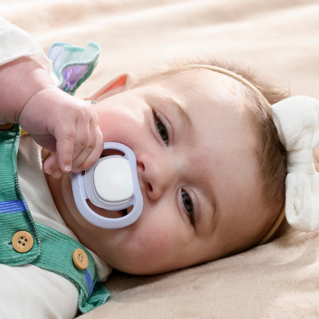 baby using skin friendly dummy